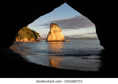 Cathedral Cove Sea Cave, Coromandel Peninsula, New Zealand