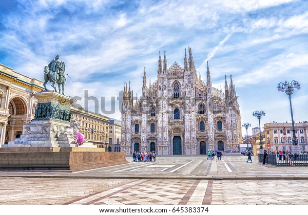 Dom Duomo Di Milano Am Piazza Stockfoto Jetzt Bearbeiten