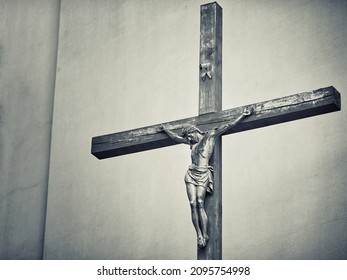 Catholic Cross Crucified Jesus Christ Statue Stock Photo 2095754998 ...