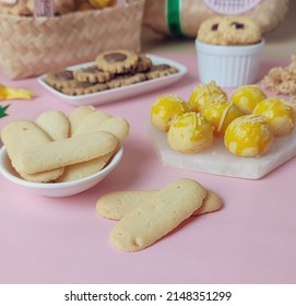 Cat's Tongue Cake Is A Type Of Pastry That Has A Shape Similar To A Cat's Tongue Originating From The Netherlands. Cat's Tongue Cake Has A Delicious, Savory And Crunchy Taste.