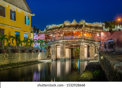 Cau Chua Pagoda, Japanese Covered ancient Bridge and River in Street in Old city of Hoi An in Southeast Asia in Vietnam. Vietnamese heritage and culture in Hoian at night


 - Powered by Shutterstock