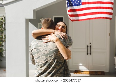 1,134 Soldier hugging wife Images, Stock Photos & Vectors | Shutterstock