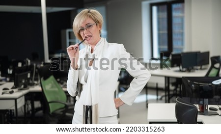Caucasian mature woman is puzzled in the office.