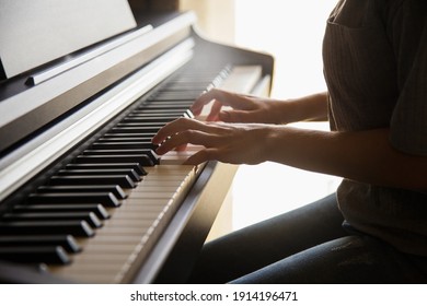 Jpirasutotavjib 無料でダウンロード ピアノを弾く イラスト ピアノを弾く いらすとや