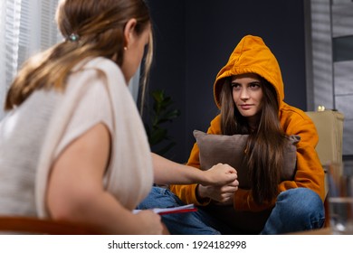 Caucasian Woman Professional Psychologist, Doctor Consult A Young Female Patient In Modern Living Room Of House, Medical Office Or Hospital Exam Room. Mental Health And Addiction. High Quality Photo