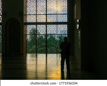 Caught A Man Perform His Prayer At One Of Public Surau