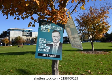 
Caulfield South, Victoria, Australia - May 21 2022: Negative Liberal Party campaign sign, suggesting that voting for an independent candidate could lead to Anthony Albanese becoming Prime Minister