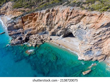 Yanışlı Cave Is Located In The Yanışlı District Of The Gülnar District, Where It Is Named. It Can Only Be Reached By Sea.