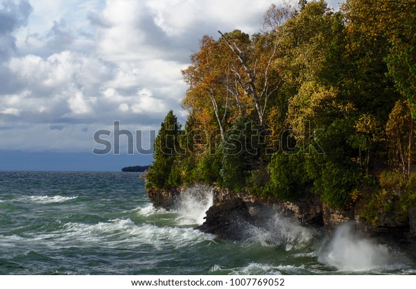 Cave Point County Park Stormy Lake Stockfoto Jetzt