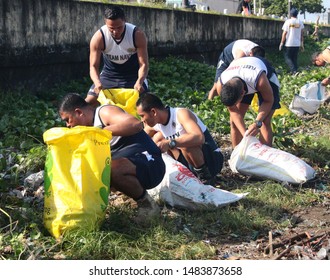 Cavite City / Philippines - August 17, 2019:  The Navy Unit Of Cavite City Helps Gather Trash At A Coastal Clean Up Initiative Of A Community.  This Is A Part Of Their Daily Routine Inside Their Camp.