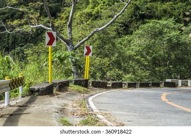 CAVITE, PHILIPPINES - DECEMBER 25, 2015: Road Signages On Sloppy Zigzag Road 