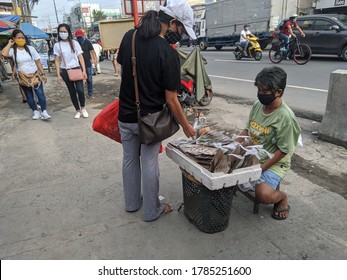 CAVITE, PHILIPPINES - JULY 28, 2020: Typical Street Vendor In The Middle Of The Coronavirus Pandemic. 