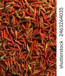 Cayenne pepper is a fruit and plant belonging to the Capsicum genus whose fruit grows upwards. The color of the fruit is small green when young and dark red when ripe.