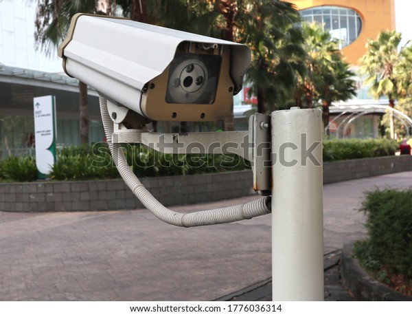 CCTV camera device on mall parking lot entrance    \
                          
