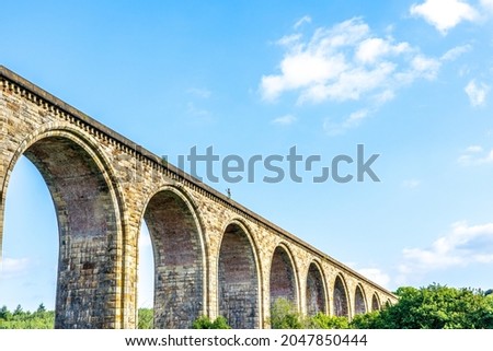 Cefn Viaduct A stunning railway viaduct rising majestically over the River Dee Designed by Scottish civil engineer and railway pioneer Henry Robertson, and built by railway contractor Thomas Brassey 