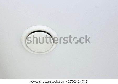 Ceiling diffuser in the exhaust system and galvanized air ducts ensuring good air quality