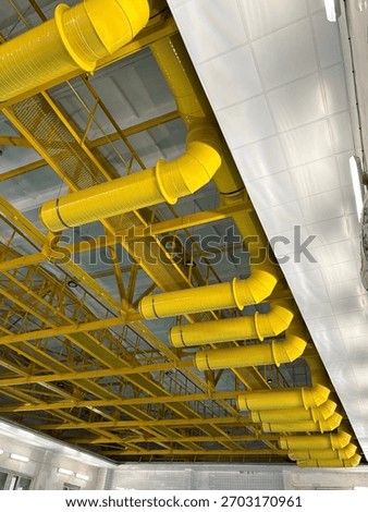 Ceiling ventilation system in the pool