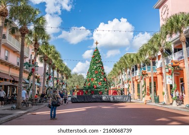 Celebration, Florida: December 31, 2021: Christmas Decorations In The City Of Celebration, Florida, In The Daytime On A Sunny Day. The Population Of Celebration, Florida Is 11,077.