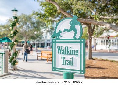 Celebration, Florida: December 31, 2021: A Walking Trail Sign In The City Of Celebration, Florida. The Population Of Celebration, Florida Is 11,077.