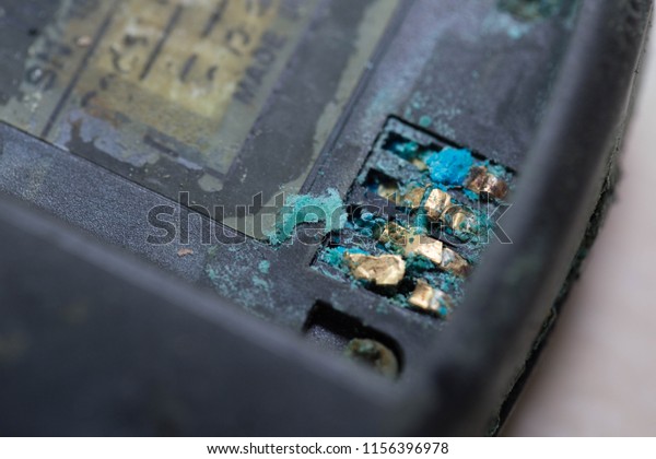 Cellular battery terminals\
worn out.