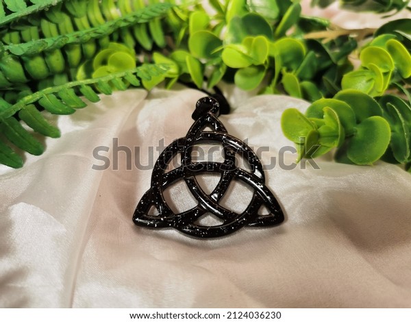 Celtic knot\
symbol, druidism, pagan, magical\
amulet