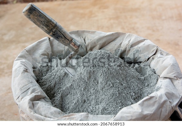 \
Cement powder\
and trowel put in bag\
package\
\
