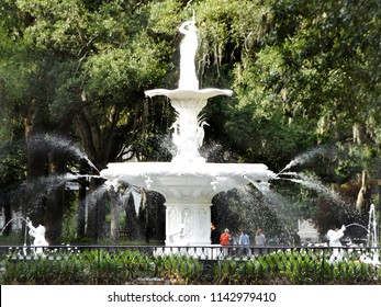 Central Fountain Forsyth Park Stock Photo 1142979410 | Shutterstock