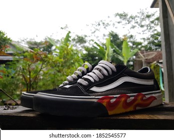 vans old skool central