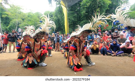 1,866 Topeng dance Images, Stock Photos & Vectors | Shutterstock