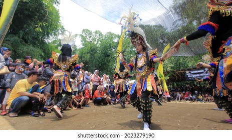 1,866 Topeng dance Images, Stock Photos & Vectors | Shutterstock