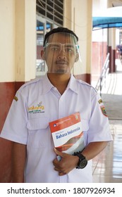 Central Java, Indonesia - July 29 2020

A Teacher Wearing A Face Shield To Guard Against The Spread Of Corona Virus