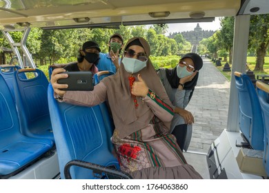 611 Indonesia group selfie Images, Stock Photos & Vectors | Shutterstock