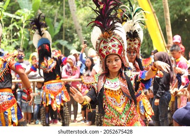 1,866 Topeng dance Images, Stock Photos & Vectors | Shutterstock