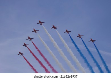 Central London, UK - 06 02 2022: Red Arrows Fly Over As Part Of The Platinum Jubilee Bank Holiday Celebrations.