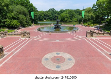 Central Park Angel Of The Waters Fountain In Bethesda Terrace New York US