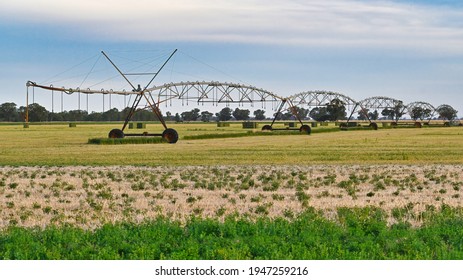 335 Circle Pivot Irrigation Images, Stock Photos & Vectors | Shutterstock