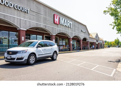 Centreville, USA - September 7, 2020: Hmart Korean Asian Grocery Store Facade In Strip Mall In Northern Virginia People Walking By Shop Entrance With Sign For Food Court And Car On Street