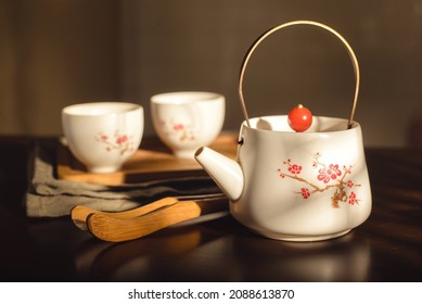 Ceramic Chinese teapot with cups