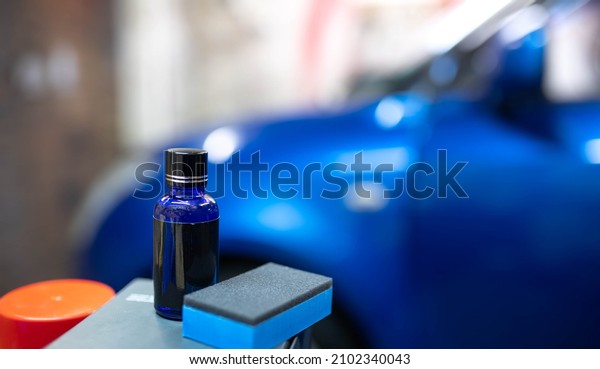 ceramic coating of the car, the use of liquid\
glass to protect the car body from\
dirt.