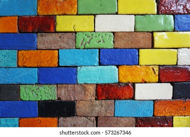 抽象的な古い多彩色のペイント焼き土レンガブロック カラフルな建築構造デザイン 外壁の背景 壁紙 背景 建物の装飾 絵画 創造性写真素材 Shutterstock