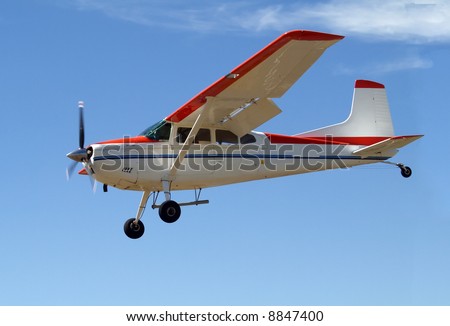 Cessna 180 coming in to land