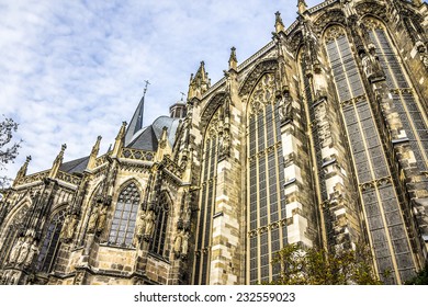 The cethedral of Aachen, Germany, was buildt in the 7th century by Charlemagne