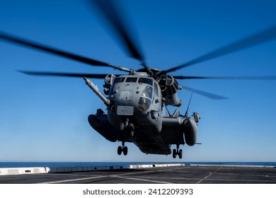 A CH-53E Super Stallion, assigned to the “White Knights” of Marine Medium Tiltrotor Squadron (VMM) 165 (Reinforced)