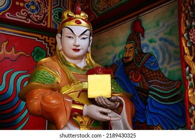 CHACHOENGSAO, THAILAND – AUGUST 12, 2022: A Chinese God Statue Standing At The Shrine In Wat Saman Rattanaram Temple.A Deity Worshipped In Taoism Or Chinese Buddhism.