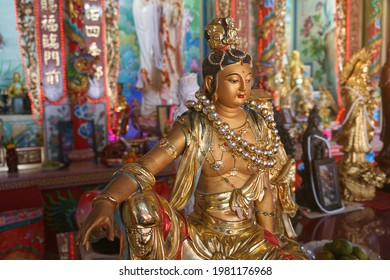 CHACHOENGSAO, THAILAND – MAY 23, 2021: A statue of the Chinese god sitting at shrine in Wat Saman Rattanaram Temple in Chachoengsao Province.Beliefs of Chinese Thais in Thailand.