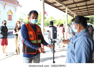 Chachoengsao, THAILAND - November 28, 2021: Village Health Volunteers Screening Voters To Prevent The Spread Of COVID-19 In The First Time Of Subdistrict Local Election In 8 Years After The Coup.