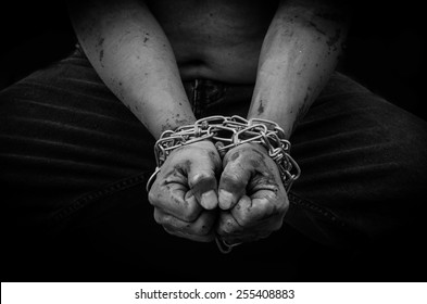  chain hands of a man