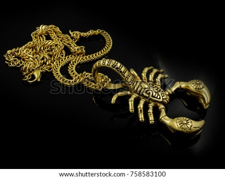 The chain and pendant Scorpion - Necklace gold color - Stainless steel - One color background