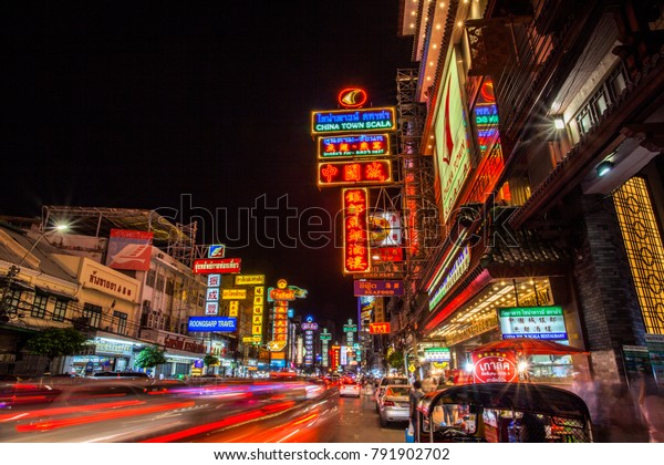 Chaina town, Bangkok, Thailand -January,09-\
2018:Night scene on Yaowarat road. colourful sign on the busy\
Yaowarat Road in night\
time