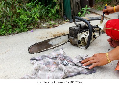 Chainsaw cleaning